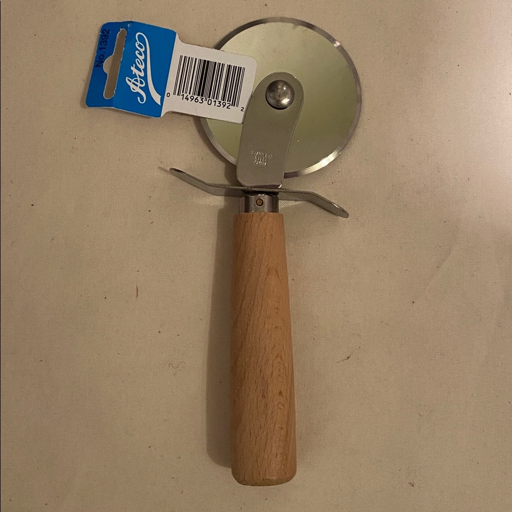 🍕Areco Wood Handle Pastry Wheel 2.5 inch Blade